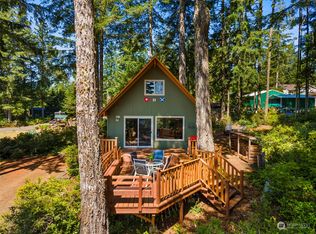 1640 N Colony Surf Dr, Lilliwaup, WA 98555