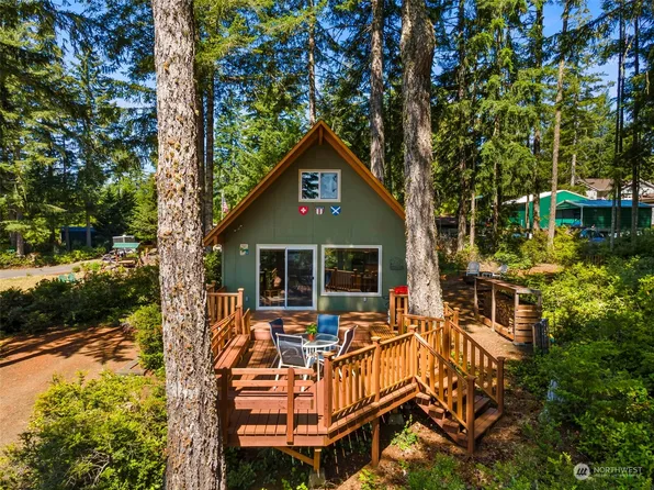 1640 N Colony Surf Drive, Lilliwaup, WA 98555