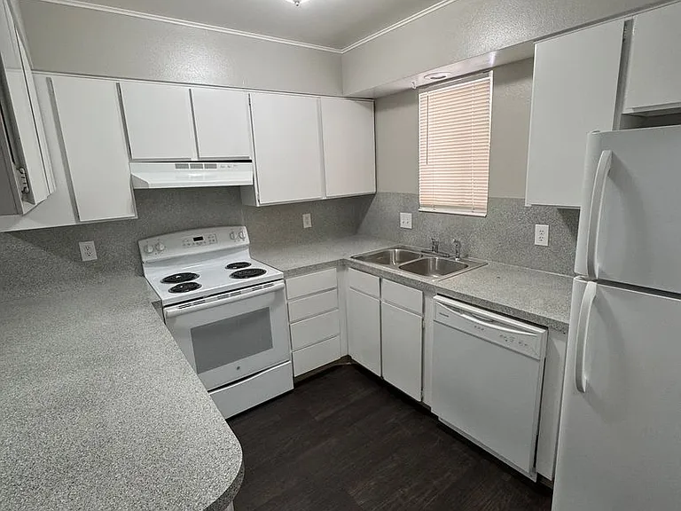 Eastridge — Photo 16