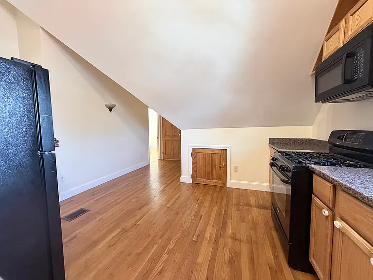 30 Hume Ave #3 — Photo 3
