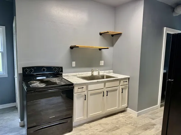810 S Dakota St, Vermillion, SD