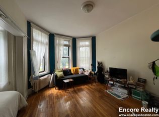 376 Riverway APT 1, Boston, MA 02115