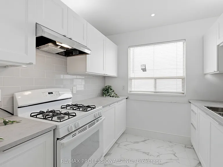 105 Cavell Ave — Photo 17