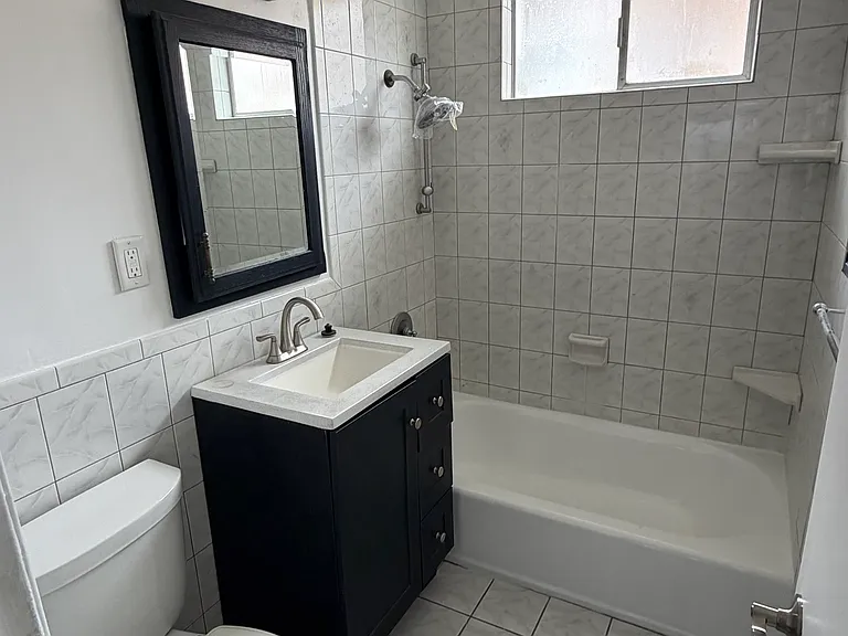1906 Marshallfield Ln — Photo 23