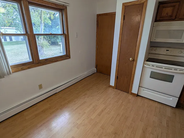 635 N Lake Ave #101 — Photo 3