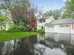 6 Lea Ct, Garnerville, NY 10923