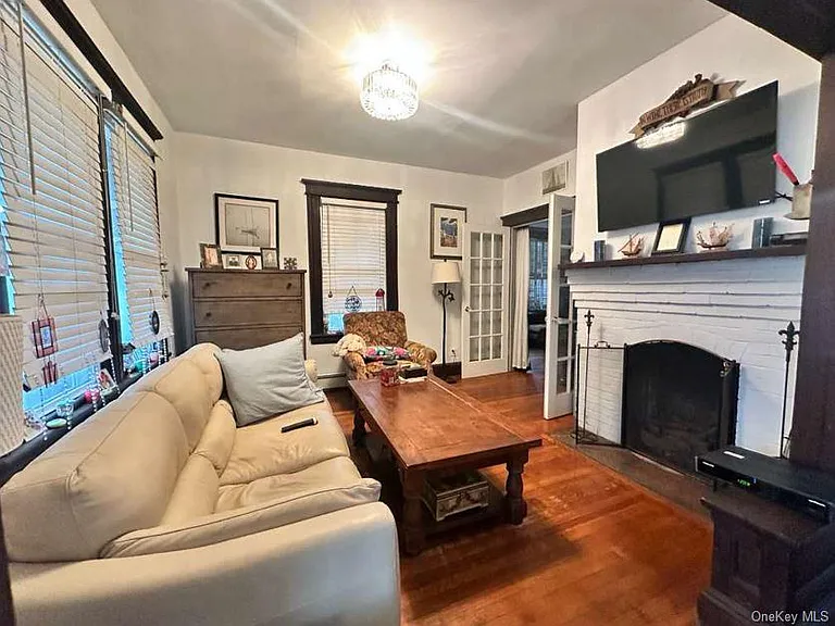 32 Herbert Ave — Photo 3
