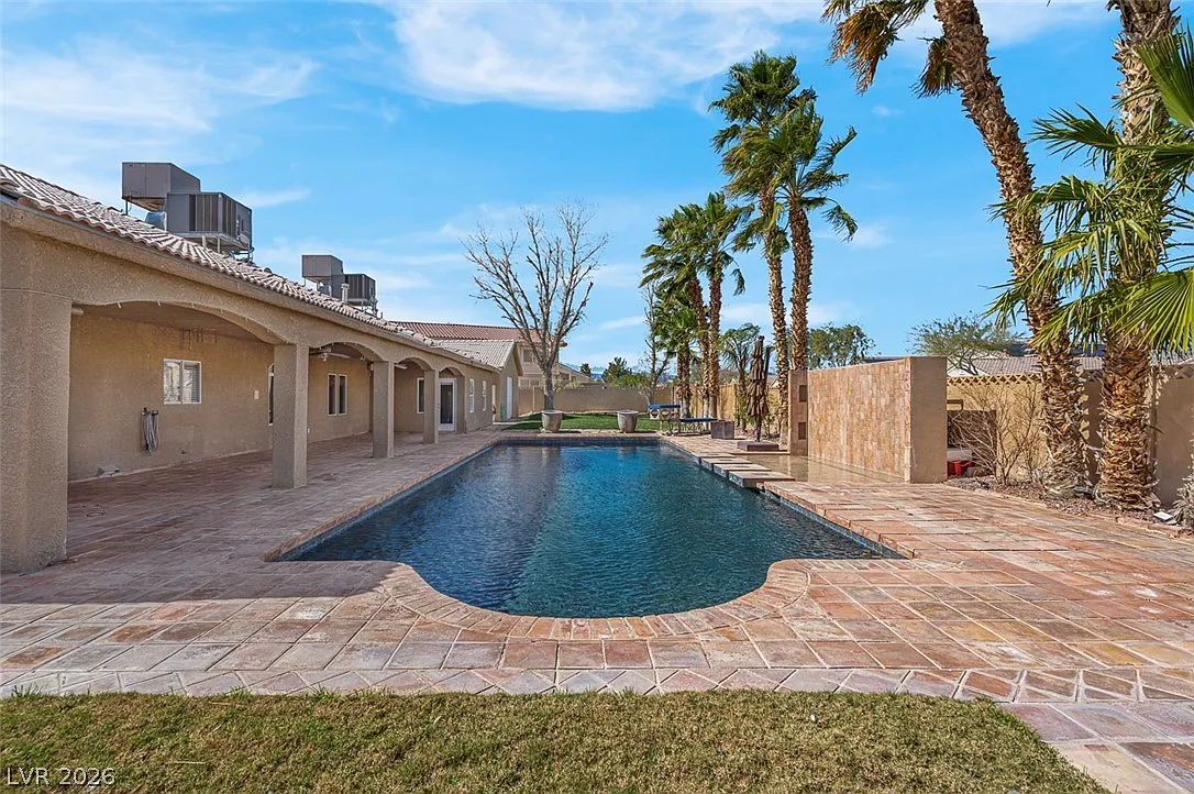 4 bed, 5.0 bath, 4000 sqft, $4,900 — Photo 1