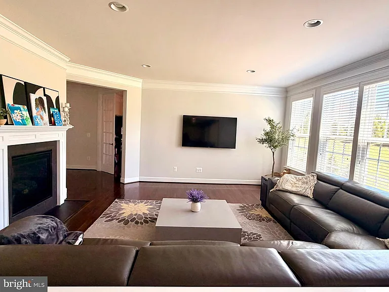 22010 Eastcreek Dr — Photo 10