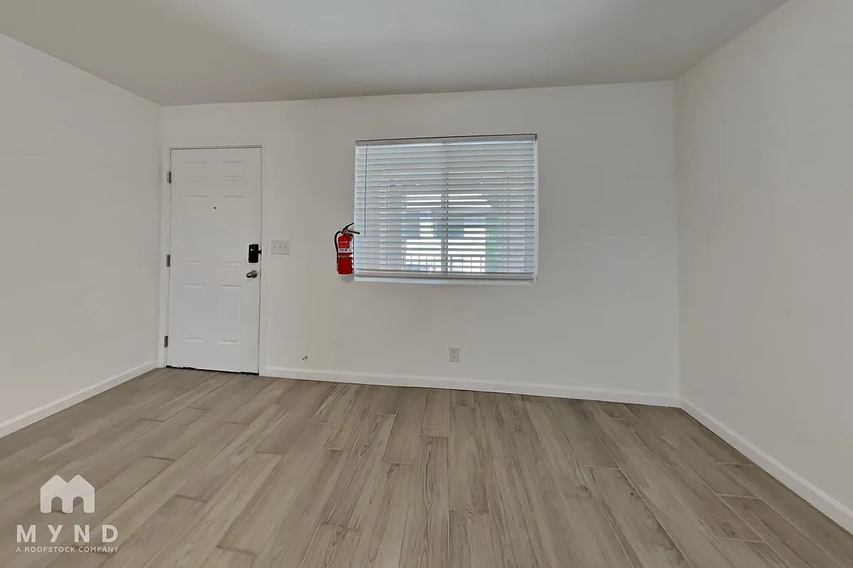 Building Photo - 6657 W Ocotillo Rd #102