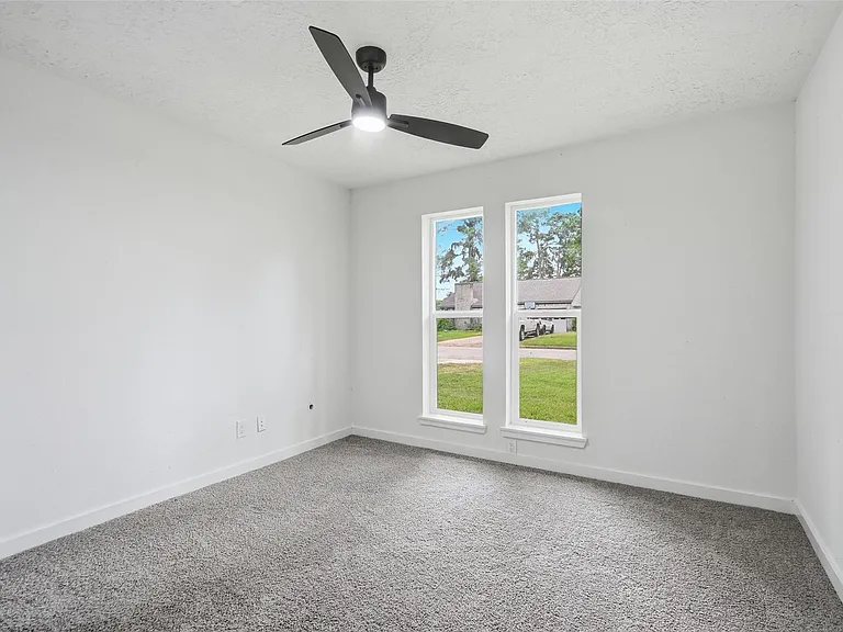 25402 Thistlewaite Ln — Photo 21