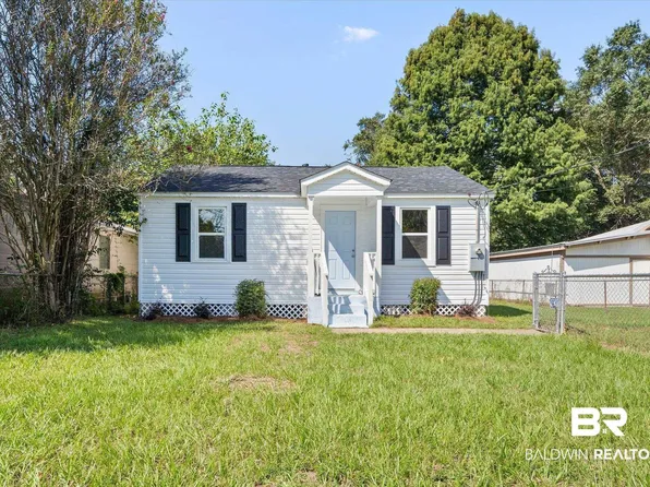 458 4th Ave, Chickasaw, AL 36611