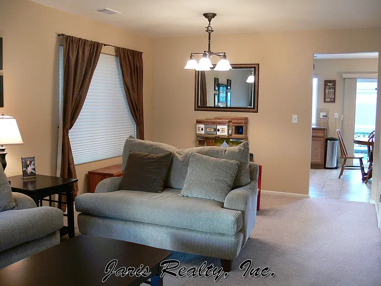 2270 Morningview Ln — Photo 3
