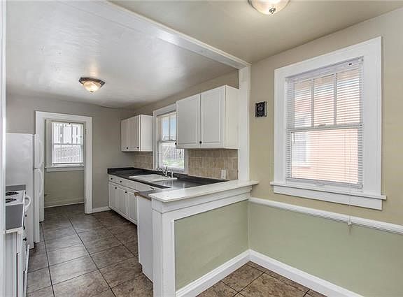 3rd image of 5126 Forest Ave