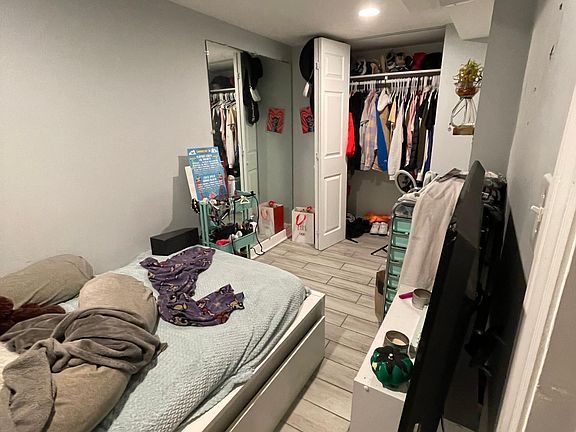 4th image of 2038 N Karlov Ave #Basement