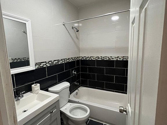 4th image of 1274 Findlay Ave #2