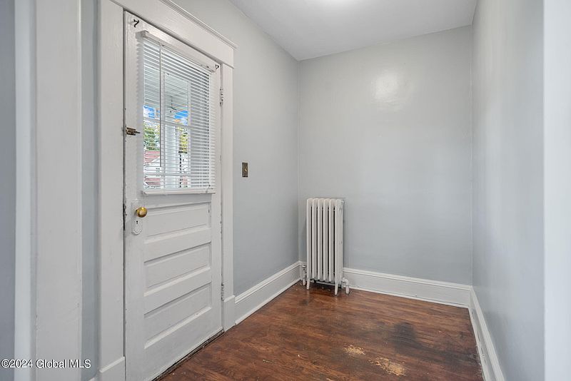 4th image of 119 Winthrop Avenue