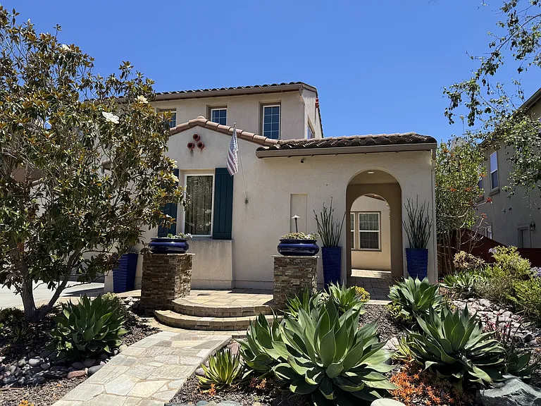 851 Antilla Way — Photo 2