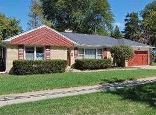 1 N Elm St, Mount Prospect, IL 60056