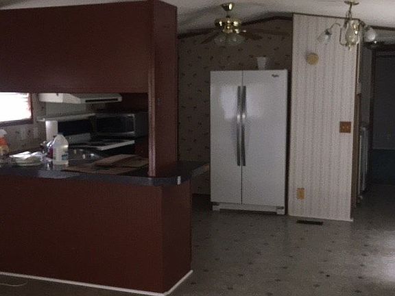 2nd image of 1041 Leblanc St