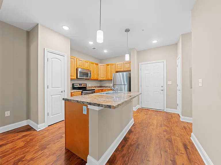 Mount Victor Olde Towne Luxury Apartments — Photo 54