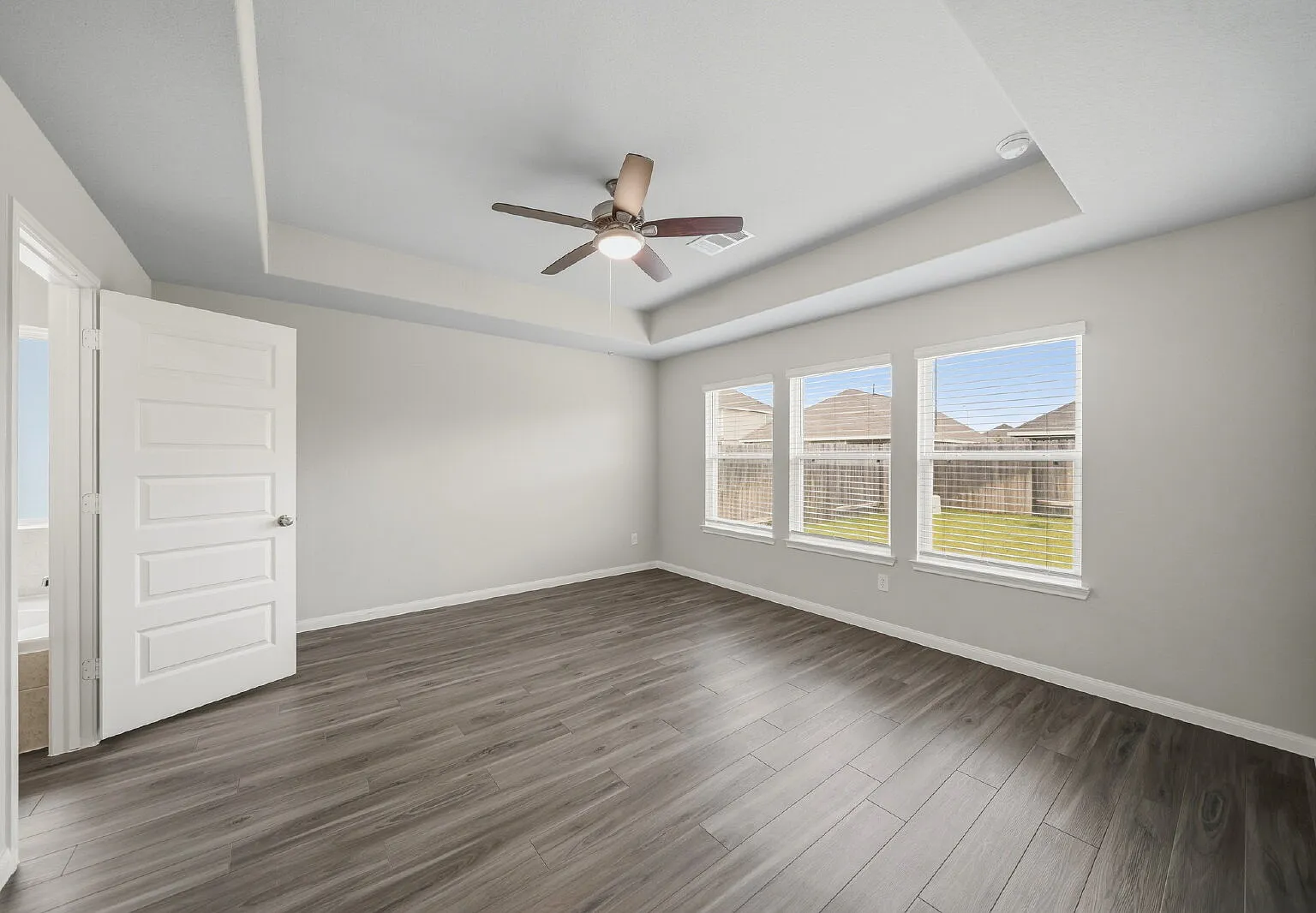 3 bed, 2.0 bath, 1539 sqft, $2,100 — Photo 2