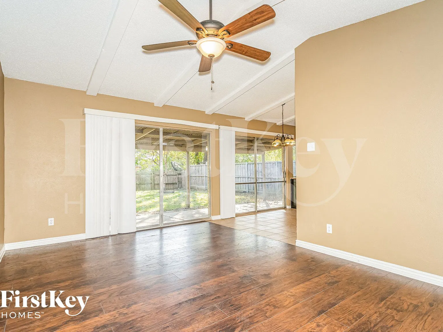 3 bed, 1.5 bath, 1204 sqft, $2,400 — Photo 4