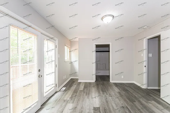 10250 Valley Dr — Photo 6