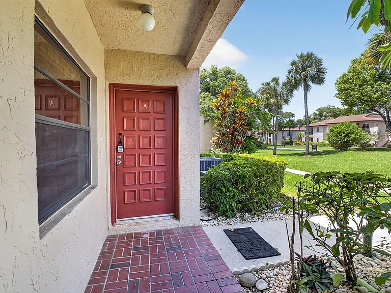 9264 Vista Del Lago #A — Photo 3