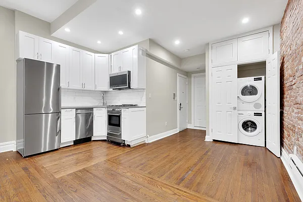 Rented by Cooper & Cooper Real Estate | media 9