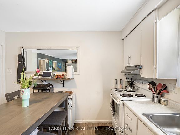 5th image of 179 John St