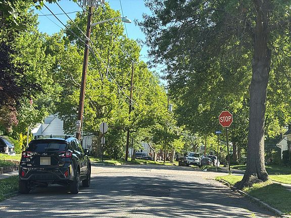 4th image of 35 Hillcrest Ave