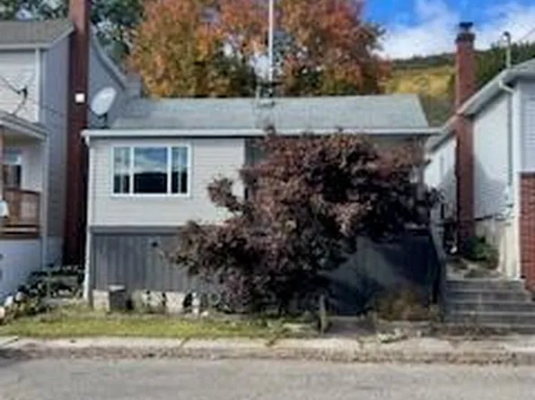 11 W Garibaldi Ave, Nesquehoning, PA 18240
