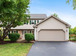 496 Edinburgh Ln, Dundee, IL 60118