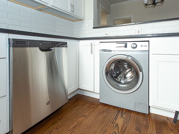 3rd image of 314 Lee St APT 3