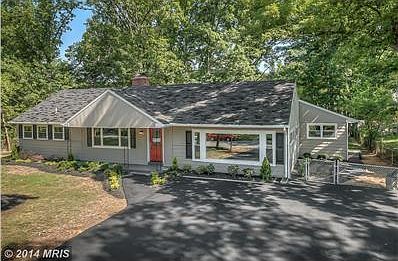 Huge Driveway with Lots of Parking!