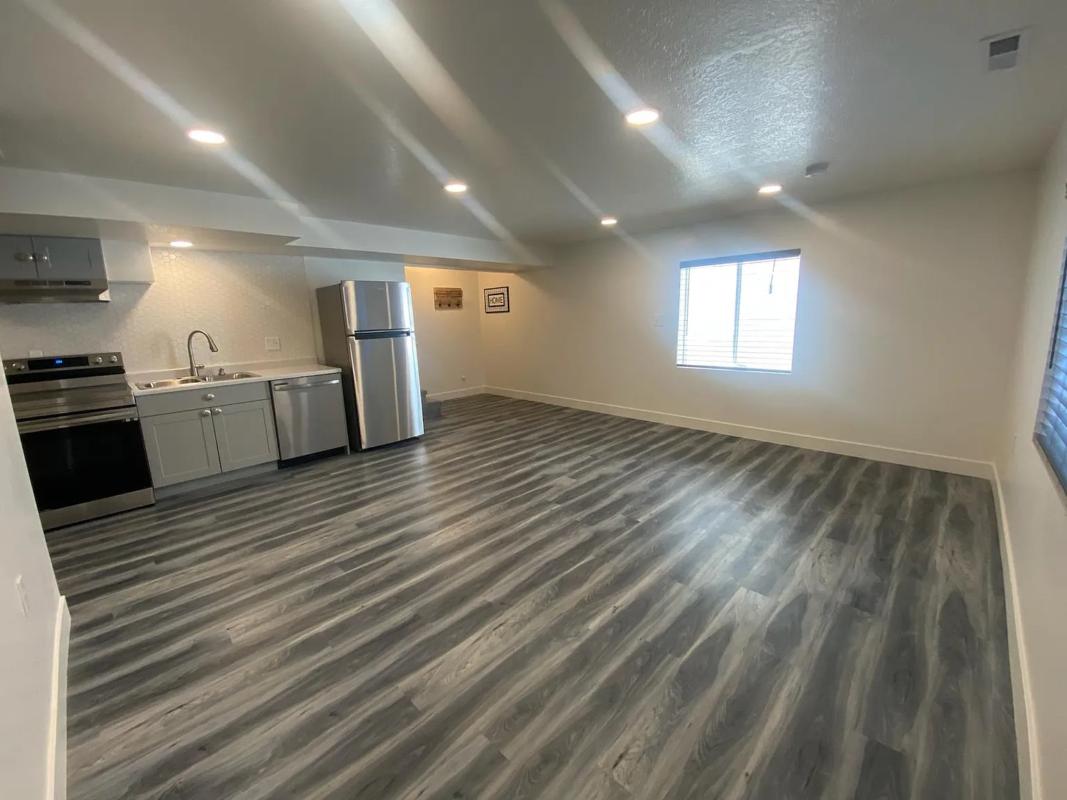 2 bed, 1061 sqft, $1,600 — Photo 3