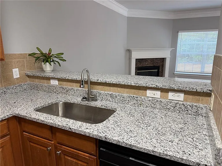 2111 Meadow Peak Rd — Photo 5
