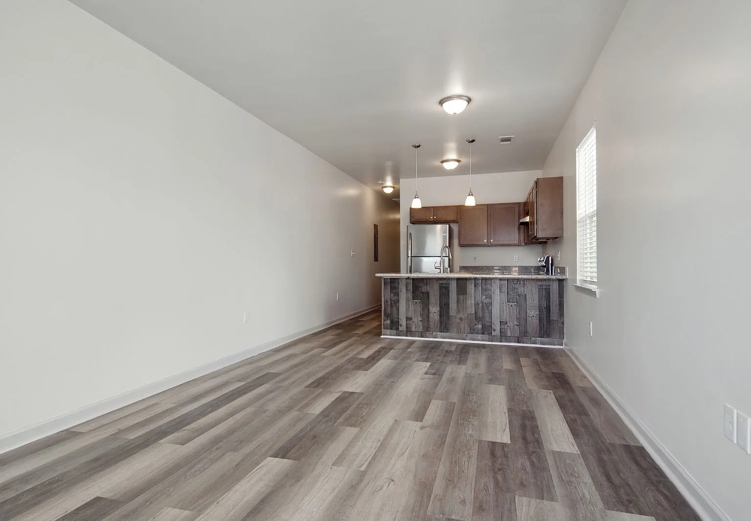 3 bed, 2.0 bath, 1040 sqft, $1,800 — Photo 1