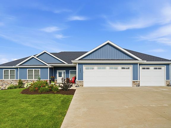 3rd image of 383 Solomia Ct