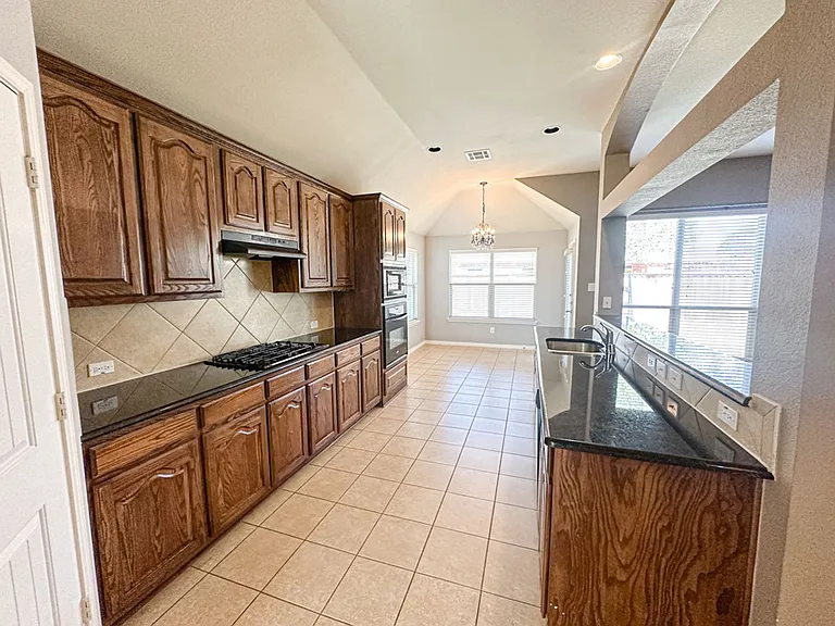 1715 Nestledown Dr — Photo 7