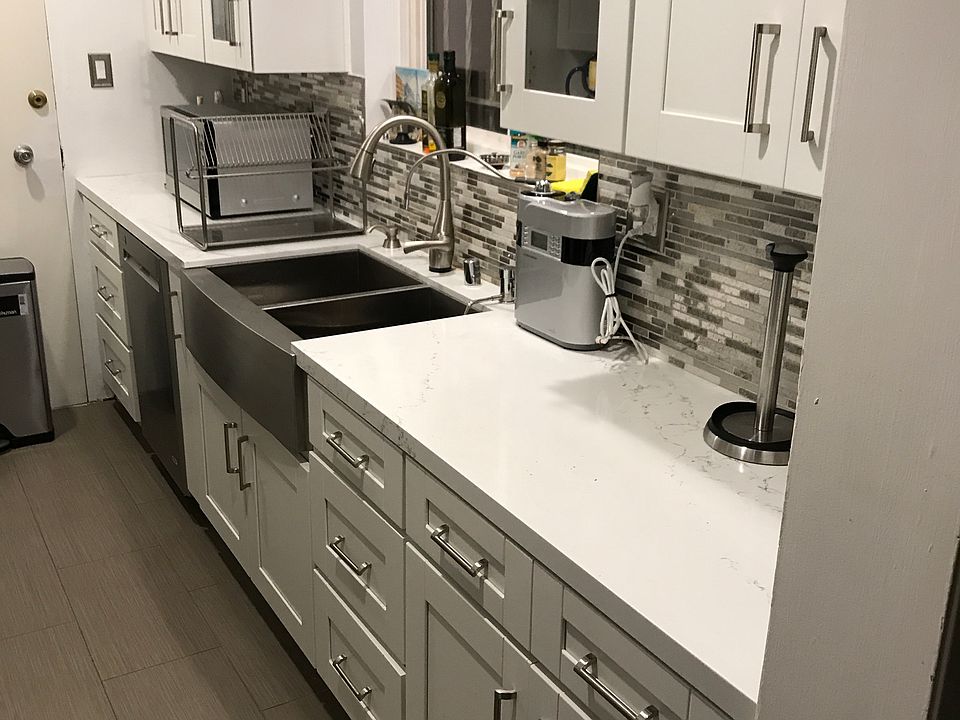 1st image of 1525 N Hayworth Ave APT 101
