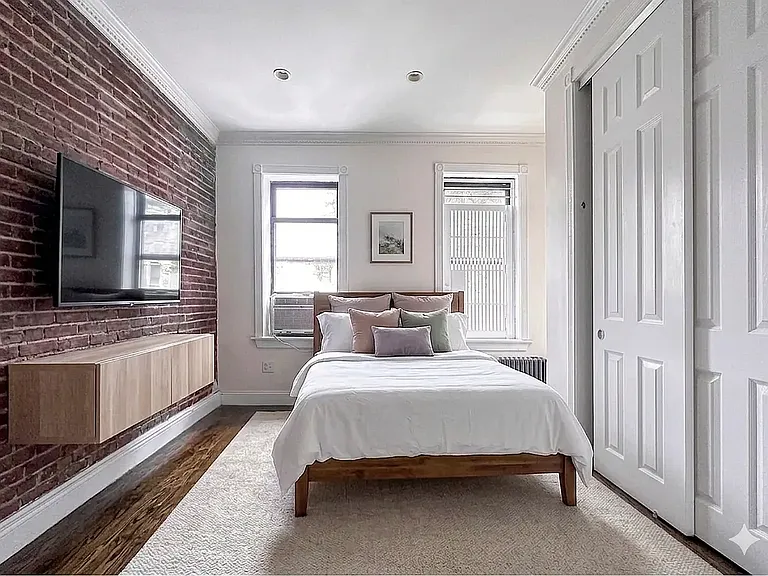 344 E 55th St #2D — Photo 3