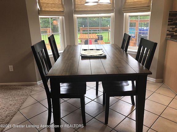 3rd image of 5050 Parkwood Ct