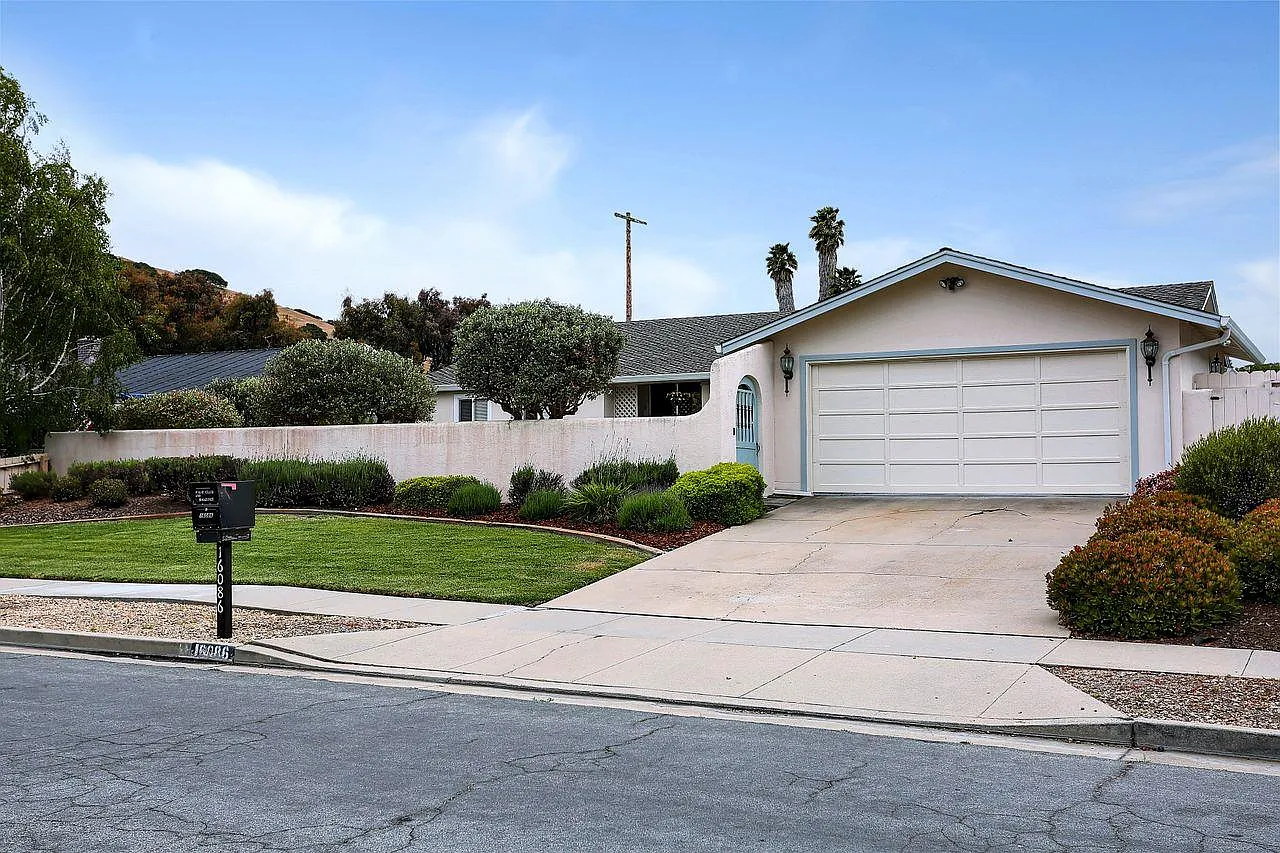 16086 Darcie Ln photo 1