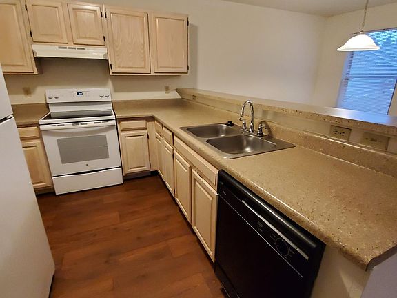 3rd image of 6189 Merlot Ct
