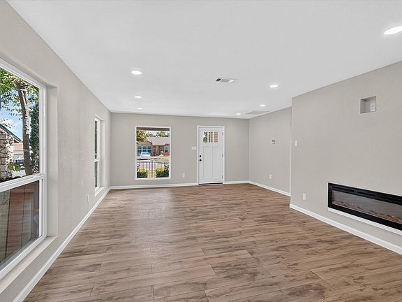 4th image of 4044 Stanley Ave
