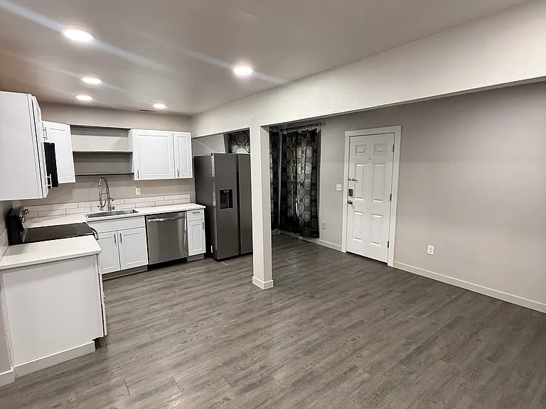 26 E 3rd Ave #1 — Photo 3