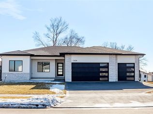 15008 Springbrook Trl, Urbandale, IA 50323