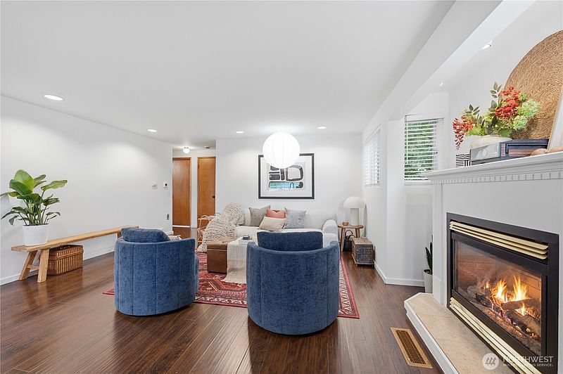 5th image of 9231 26th Avenue SW